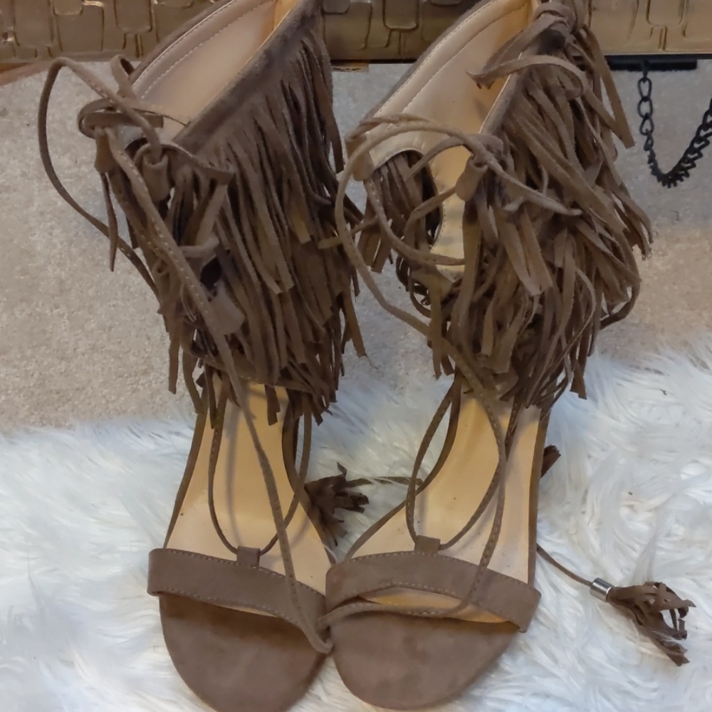 Heels - Picture 2 of 4